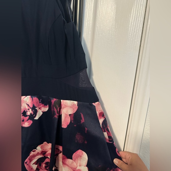 Dark blue gown, size 14P from Macys. No longer fits - Picture 5 of 6